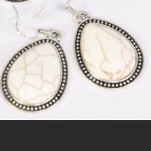 1 pair Metal BohoChic Semi-precious stone earrings